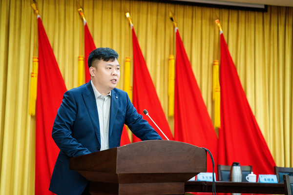 洛陽開元集團(tuán)董事長許明月當(dāng)選為洛陽民建企業(yè)家協(xié)會第一屆會長