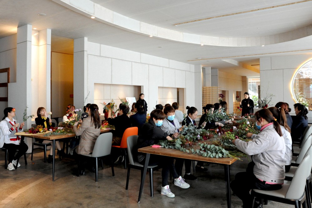 鮮花點(diǎn)綴節(jié)日｜洛陽(yáng)開(kāi)元集團(tuán)“三八節(jié)插花藝術(shù)”活動(dòng)